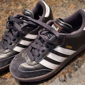 Kids size 1 Adidas Samba indoor soccer shoes